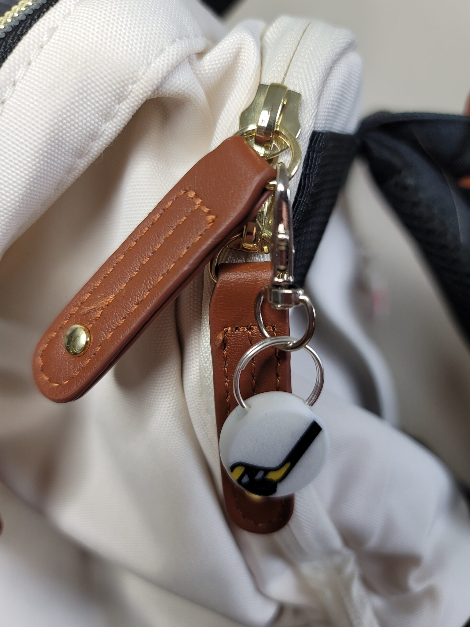 3D Printed Hockey Keychain Fob – Multicolor Zipper Pull Accessory - Image 3