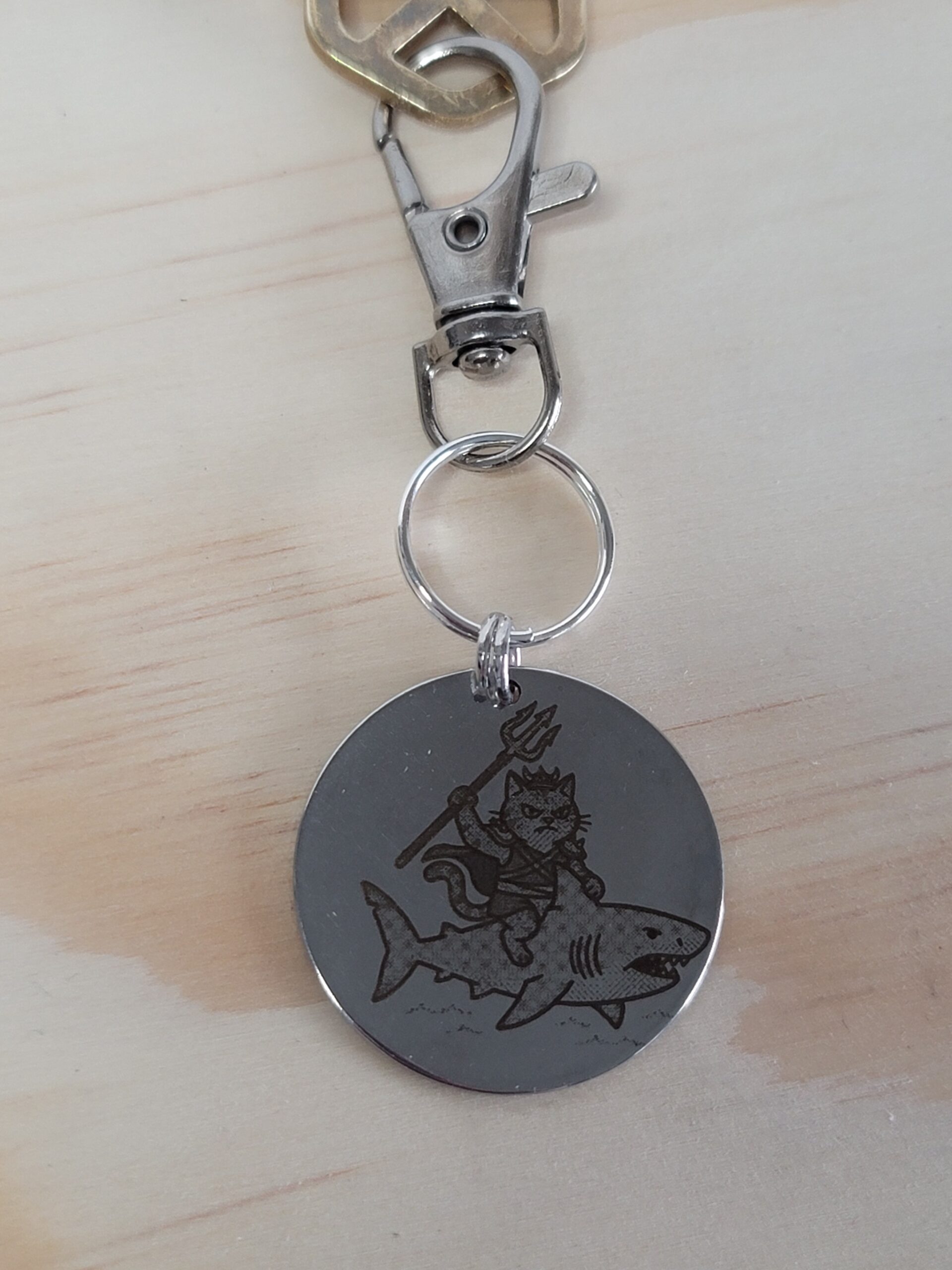 Admiral Whiskers Rides Shark Fang – Laser Engraved Adventure Cat Keychain Fob - Image 2